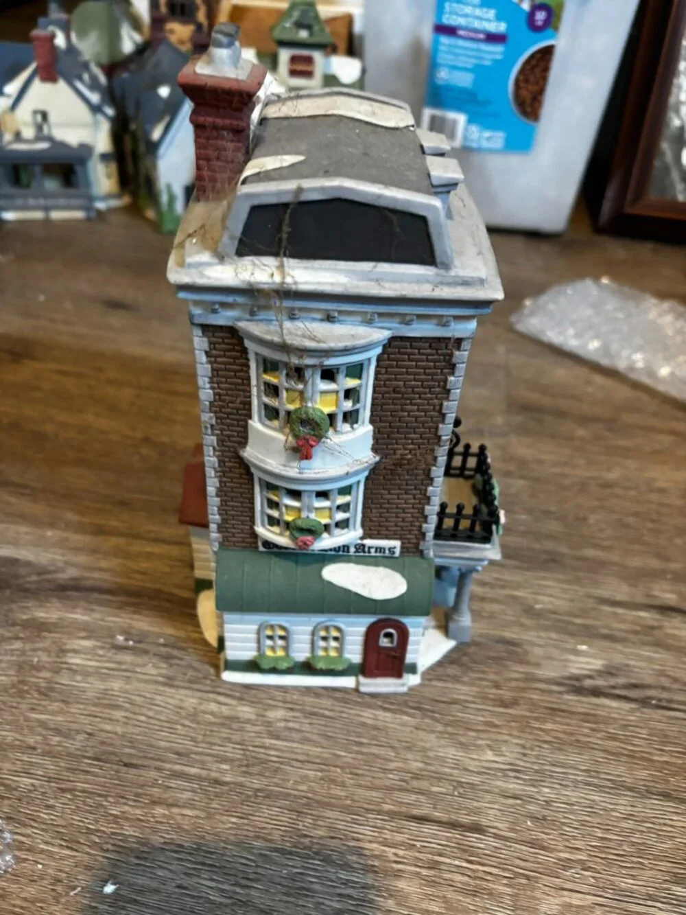 Department 56 Christmas village light up building Crown & Cricket Inn